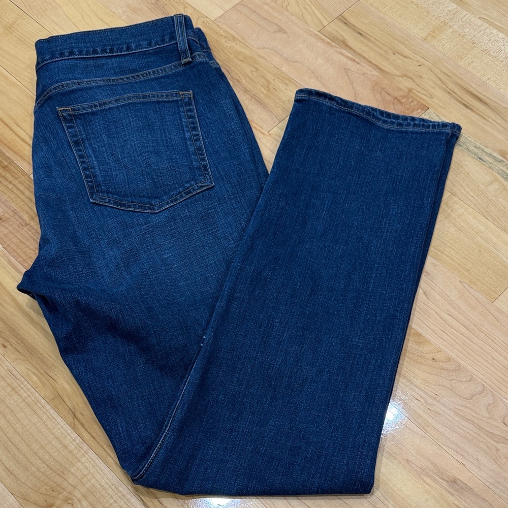 Cremieux Men’s Classic Dark Blue relaxed Straight-Leg Jeans